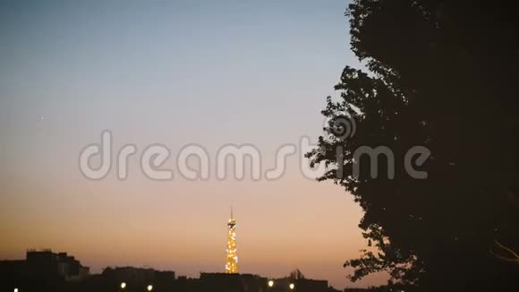 晚上埃菲尔铁塔的拍摄计划视频的预览图