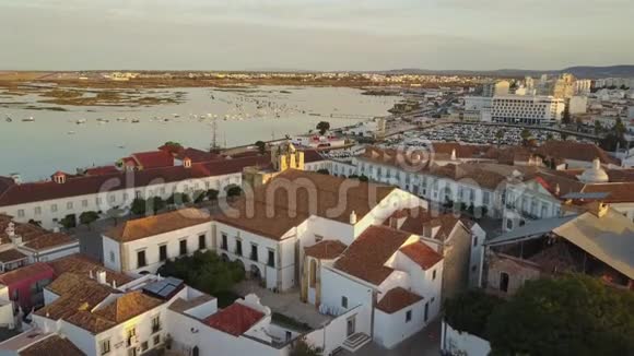 法罗与历史大教堂和葡萄牙码头的空中景观视频的预览图