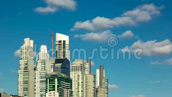 马德罗港的摩天大楼阿根廷布宜诺斯艾利斯的主要旅游目的地视频的预览图