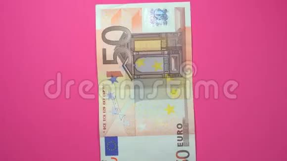 50欧元快速旋转的粉红色背景视频的预览图