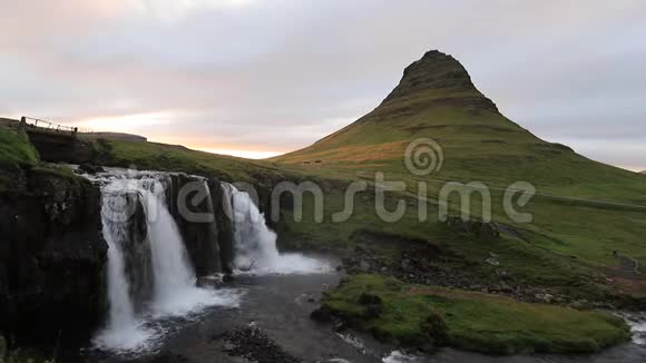 冰岛著名的柯克朱费尔山视频的预览图