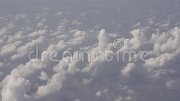 从飞机上俯瞰泰国农村地区的小云视频的预览图
