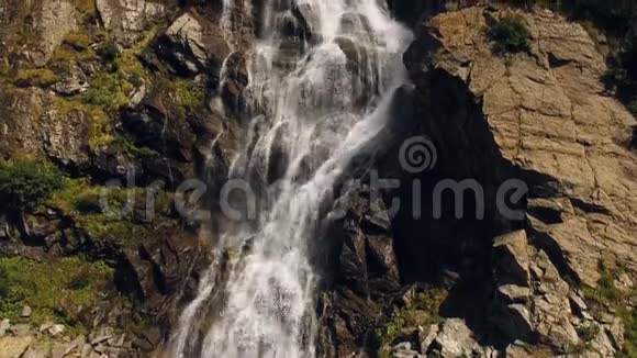 巴拉瀑布法加拉斯山视频的预览图