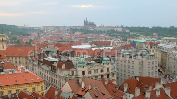 布拉格城夏季的静态拍摄视频的预览图