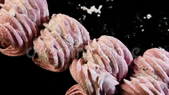 从粉红色自制棉花糖排中集中注意力视频的预览图