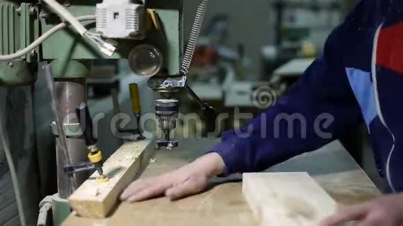主钻孔用木板切割器视频的预览图