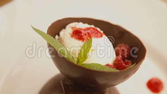 白巧克力冰淇淋视频的预览图