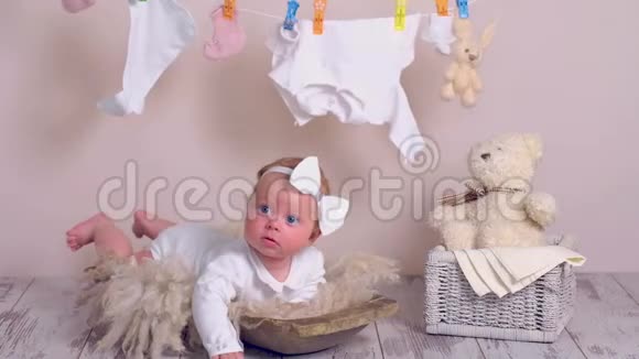 可爱的新生儿复古风格视频的预览图