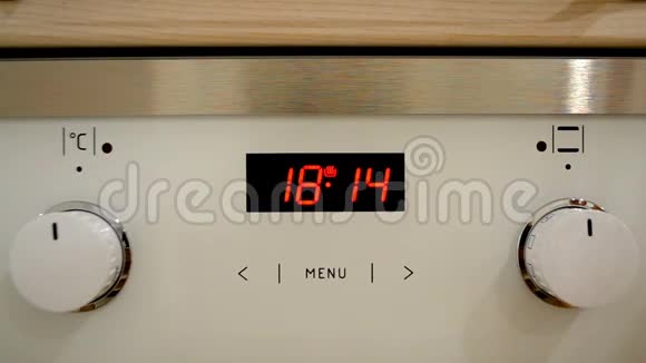 烤箱数字时钟视频的预览图