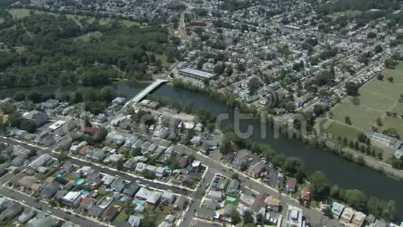 河流城市蔓延视频的预览图