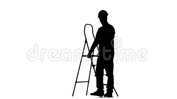 建设者折叠梯子剪影白色背景视频的预览图