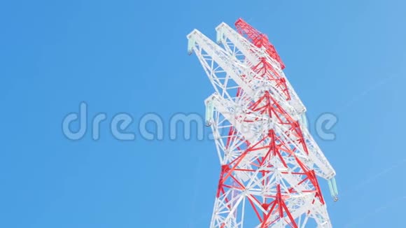 红白高塔对抗晴空视频的预览图