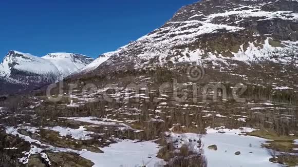 挪威的空中山景上面有雪视频的预览图