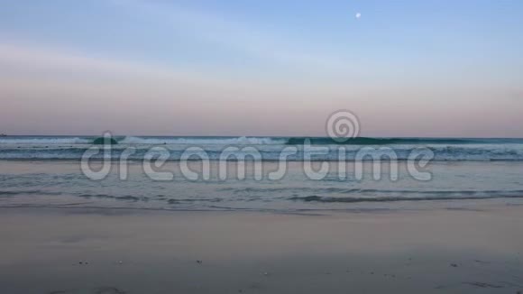 泰国普吉岛南岸沙滩海浪视频的预览图