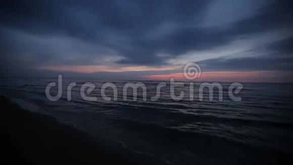 波罗的海粉红天空美丽的日落视频的预览图
