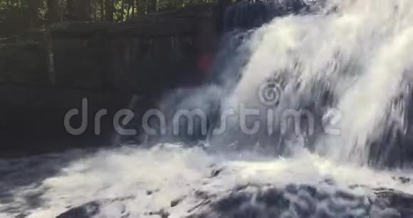 金边库伦国家公园的瀑布柬埔寨视频的预览图