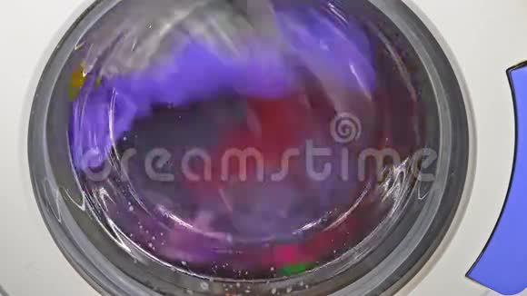 洗衣机纺纱穿内衣视频的预览图
