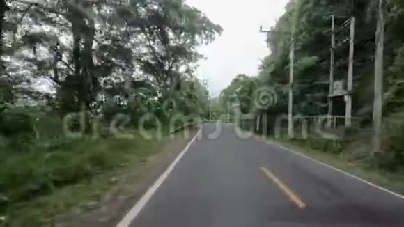 泰国乡村公路的正面景观视频的预览图