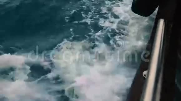 从法属波利尼西亚南太平洋帆船上的海景视频的预览图