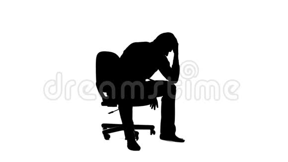 人坐在椅子上思考反思思想他是悲伤的剪影白色背景视频的预览图