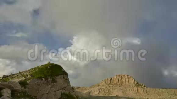 罗马尼亚喀尔巴阡山视频时间流逝片段视频的预览图