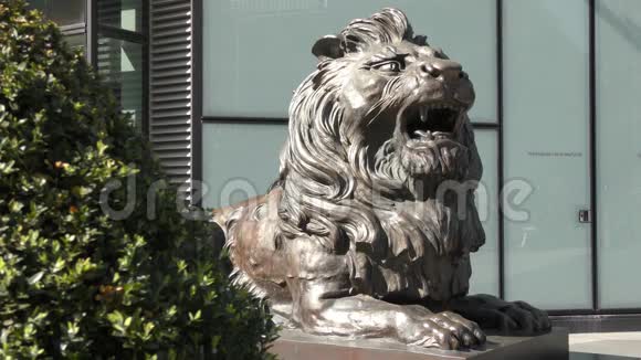 咆哮狮子的雕塑视频的预览图