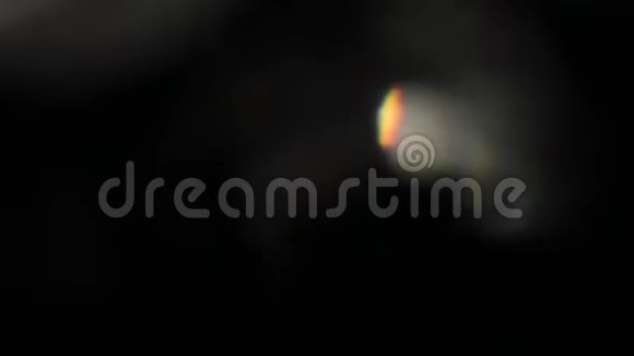 一组明亮的五颜六色的光谱玻璃覆盖光泄漏视频的预览图
