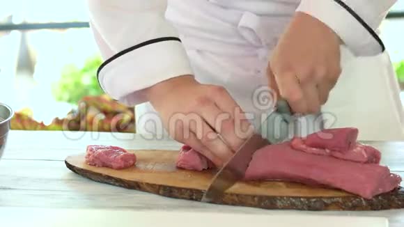 人手切肉视频的预览图