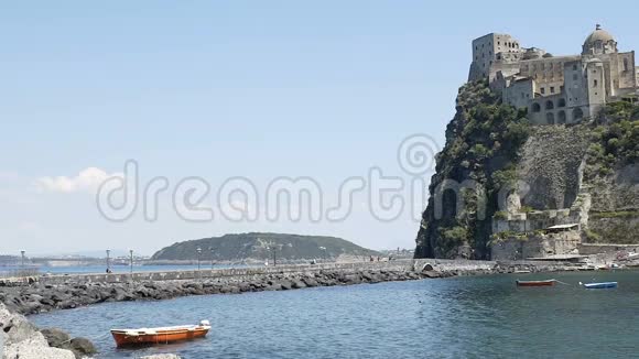 阿龙纳塞连接城堡与伊希亚岛观光游览意大利视频的预览图