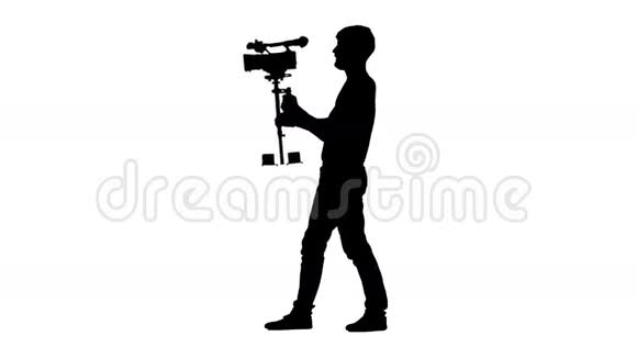摄影师的剪影花在拍摄自己白色背景视频的预览图