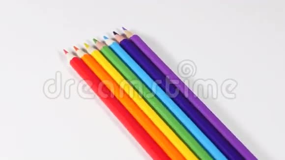 彩虹是用铅笔做的视频的预览图