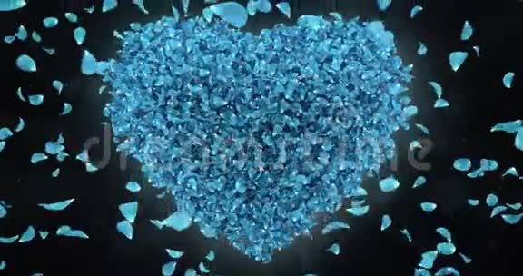 落蓝玫瑰花花瓣在可爱的心形背景循环4k视频的预览图