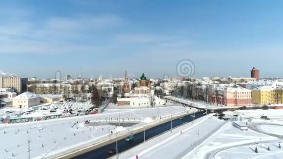 从圣尼古拉斯教堂的高度看冬天的潮湿雅罗斯拉夫尔俄罗斯视频的预览图