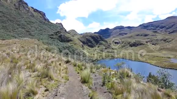 Cajas国家公园与厄瓜多尔湖泊流域的全景视频的预览图