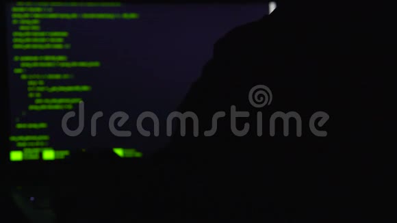 技术支持程序员上夜班黑客入侵系统视频的预览图