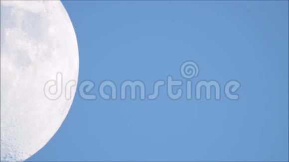 月亮在移动视频的预览图
