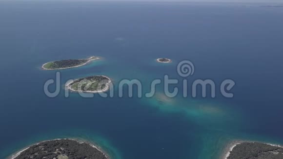 克罗地亚布里尤尼群岛的鸟瞰图未经修改的日志格式视频的预览图