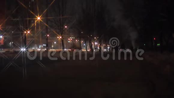 冬季夜间交通视频的预览图