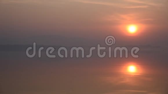日出和日落湖和河景视频的预览图