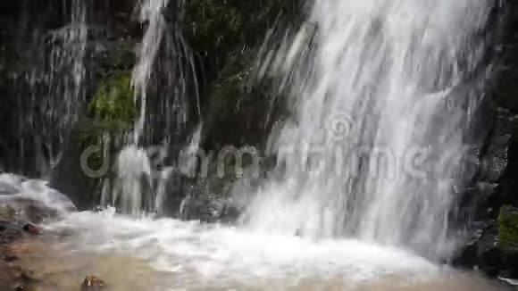 斯卡卡洛瀑布底部水流视频的预览图