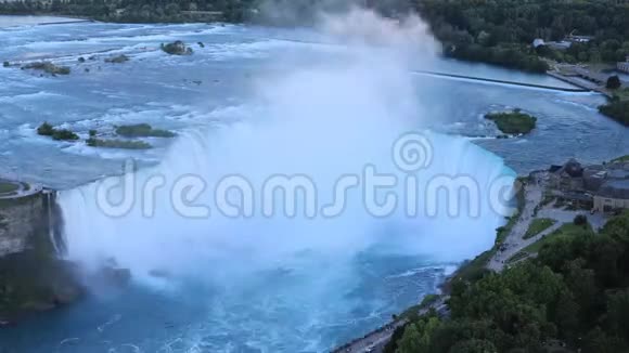 马蹄瀑布尼亚加拉瀑布随着夜幕降临视频的预览图