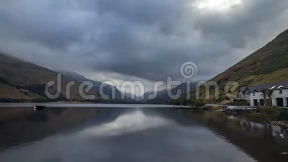 北威尔士冰湖风景区视频的预览图