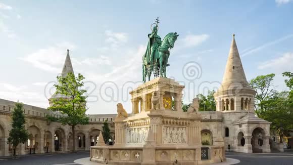 匈牙利布达佩斯市斯蒂芬铜像延时录像延时4K视频的预览图