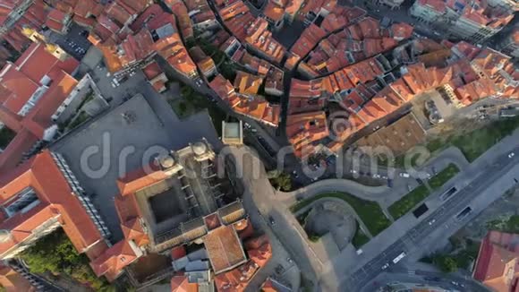 山顶景观波尔图和古老的里贝拉大教堂视频的预览图
