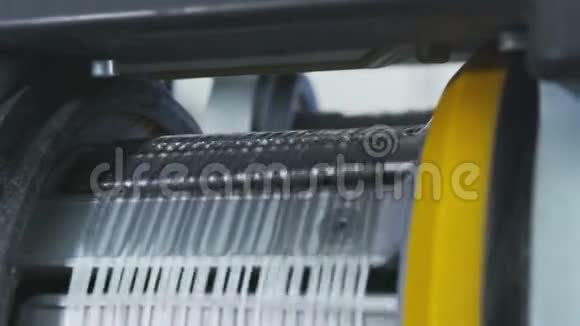 大型织机用纤维织布保护管道视频的预览图