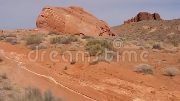 红岩峡谷的车景运动视频的预览图