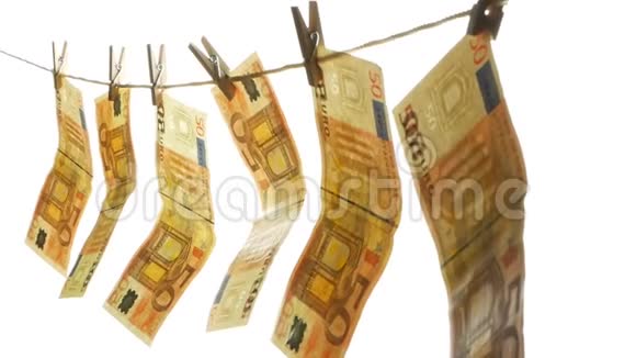 欧元的钱挂在一根连着衣架的绳子上视频的预览图
