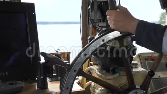 船长船舱航海舵视频的预览图