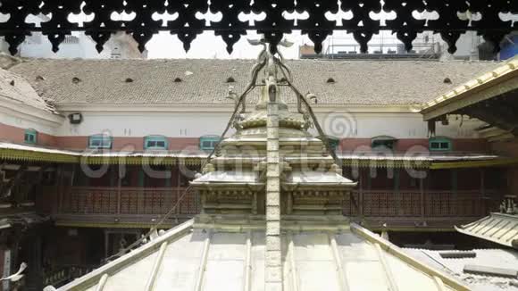 帕坦的金寺尼泊尔加德满都杜尔巴广场的佛教寺院视频的预览图
