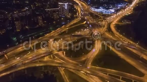 综合公路交叉口天桥空中观景台视频的预览图